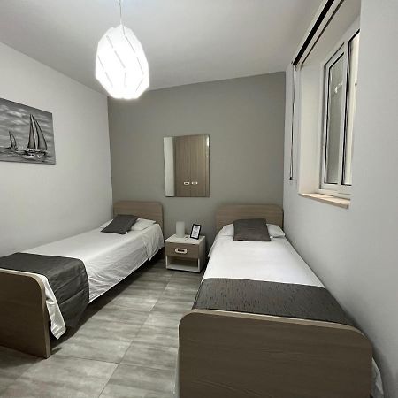 F7 Room 2, Private Bedroom Two Single Beds Shared Bathroom In Shared Flat Мсида Экстерьер фото