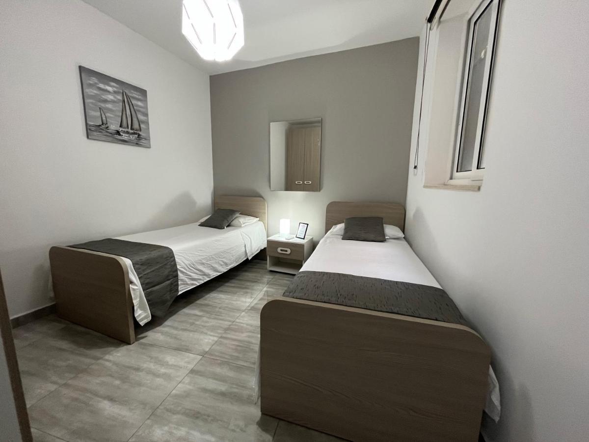 F7 Room 2, Private Bedroom Two Single Beds Shared Bathroom In Shared Flat Мсида Экстерьер фото